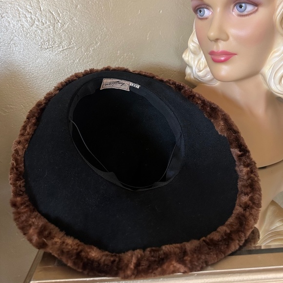 OUTSTANDING 1940s\' BLACK FELT WIDE BRIM FEDORA EDGED IN BROWN FUR main image 11